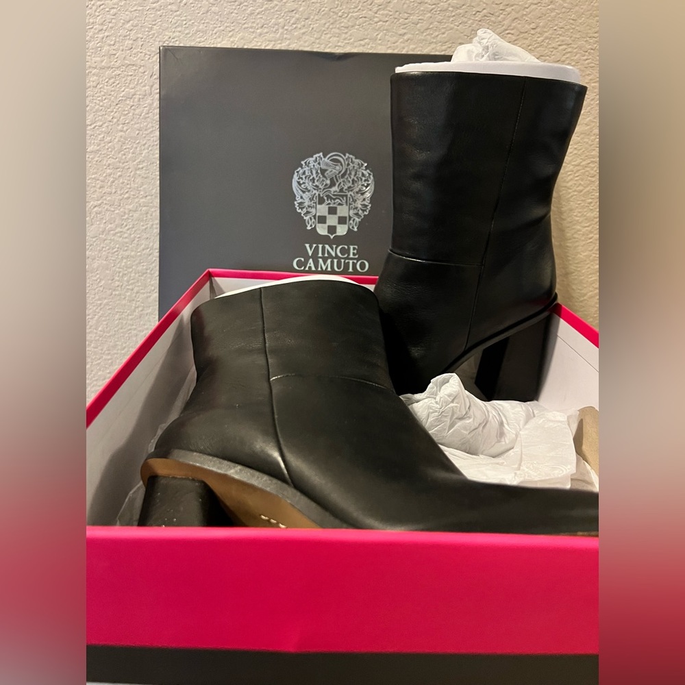 Vince Camuto size 8.5 3”inch boots